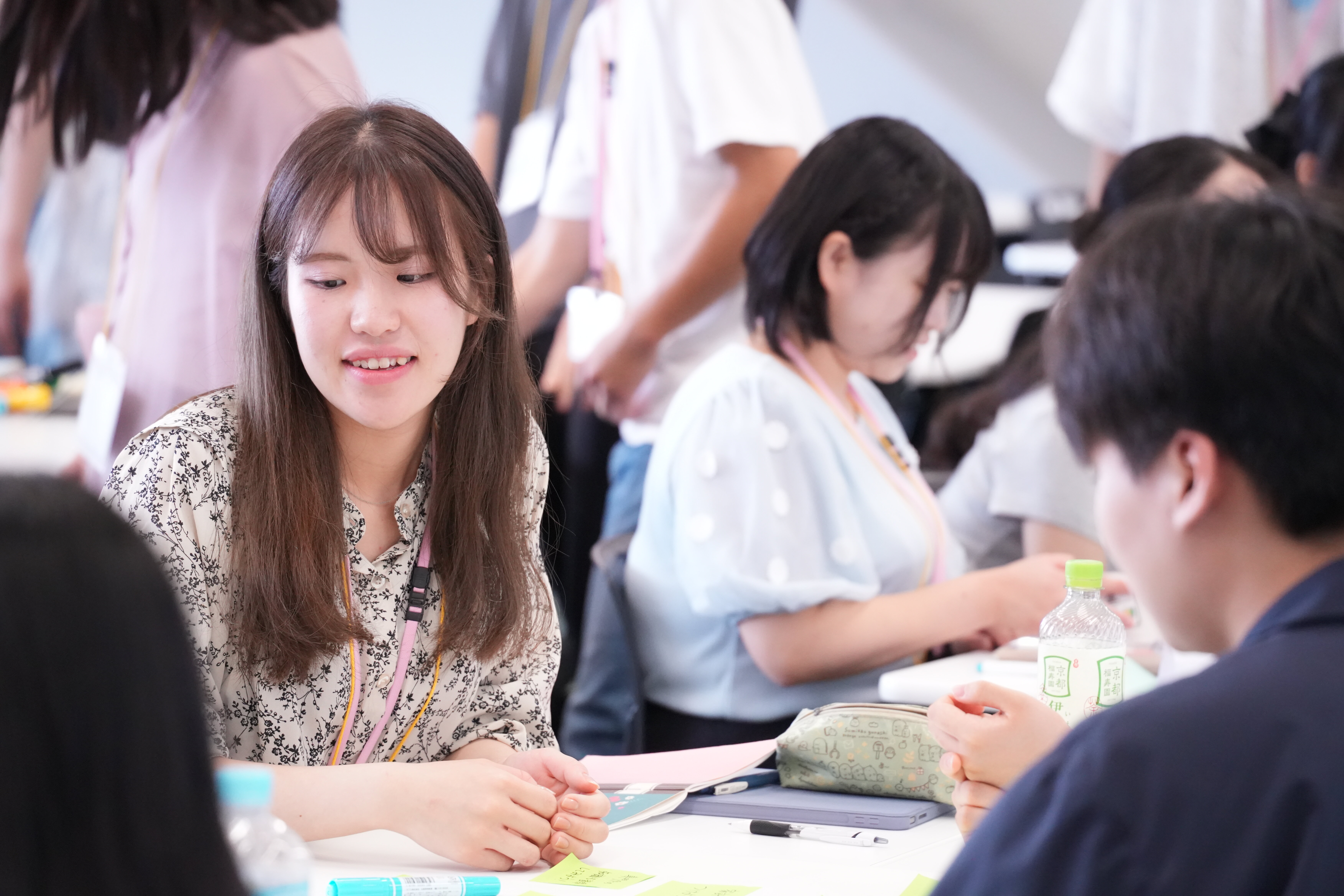 立命館大学SSPピア・サポーターとの合同合宿研修会でグループワークをする津田さん