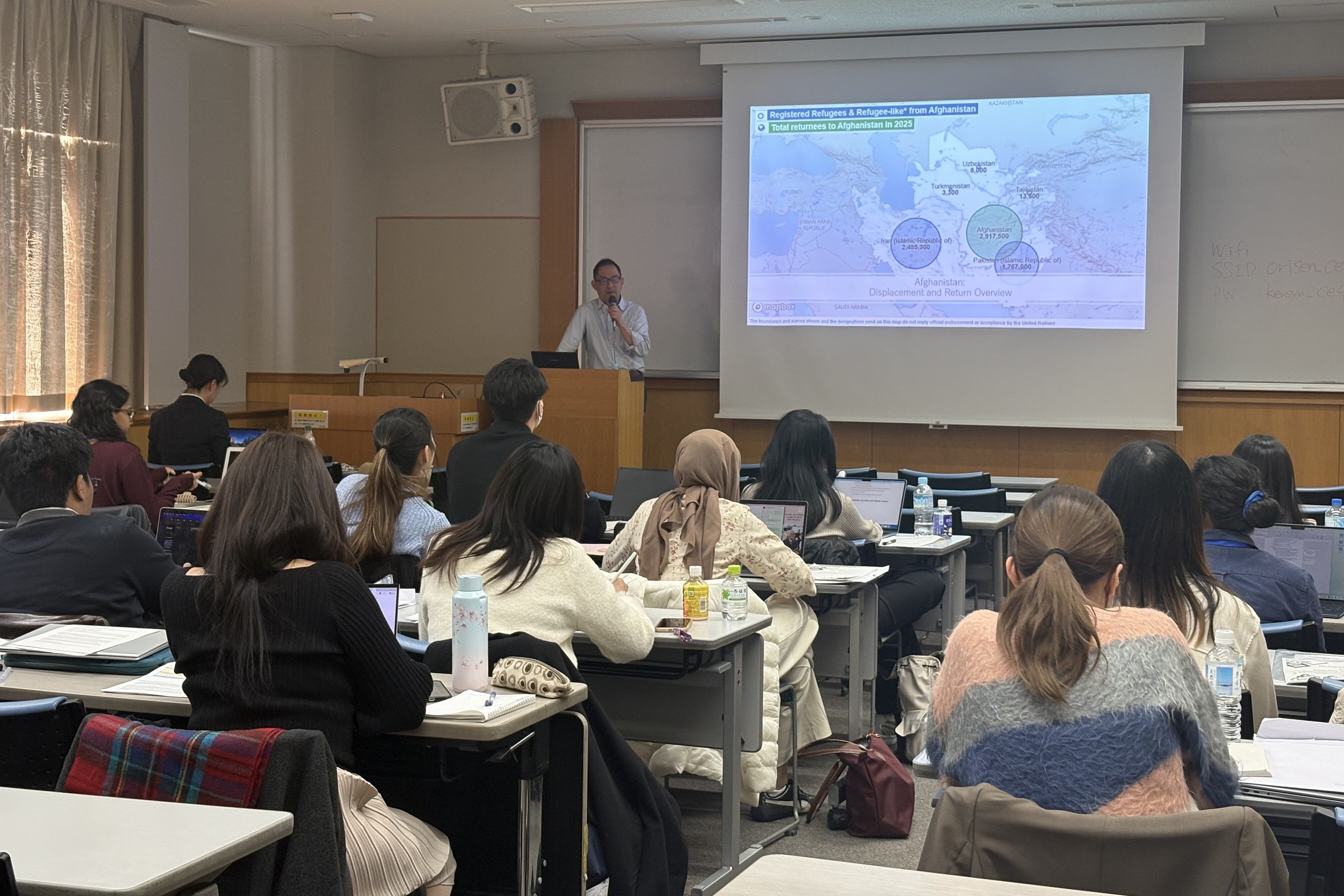 JICA中部／元UNHCRの古本氏による講義の様子