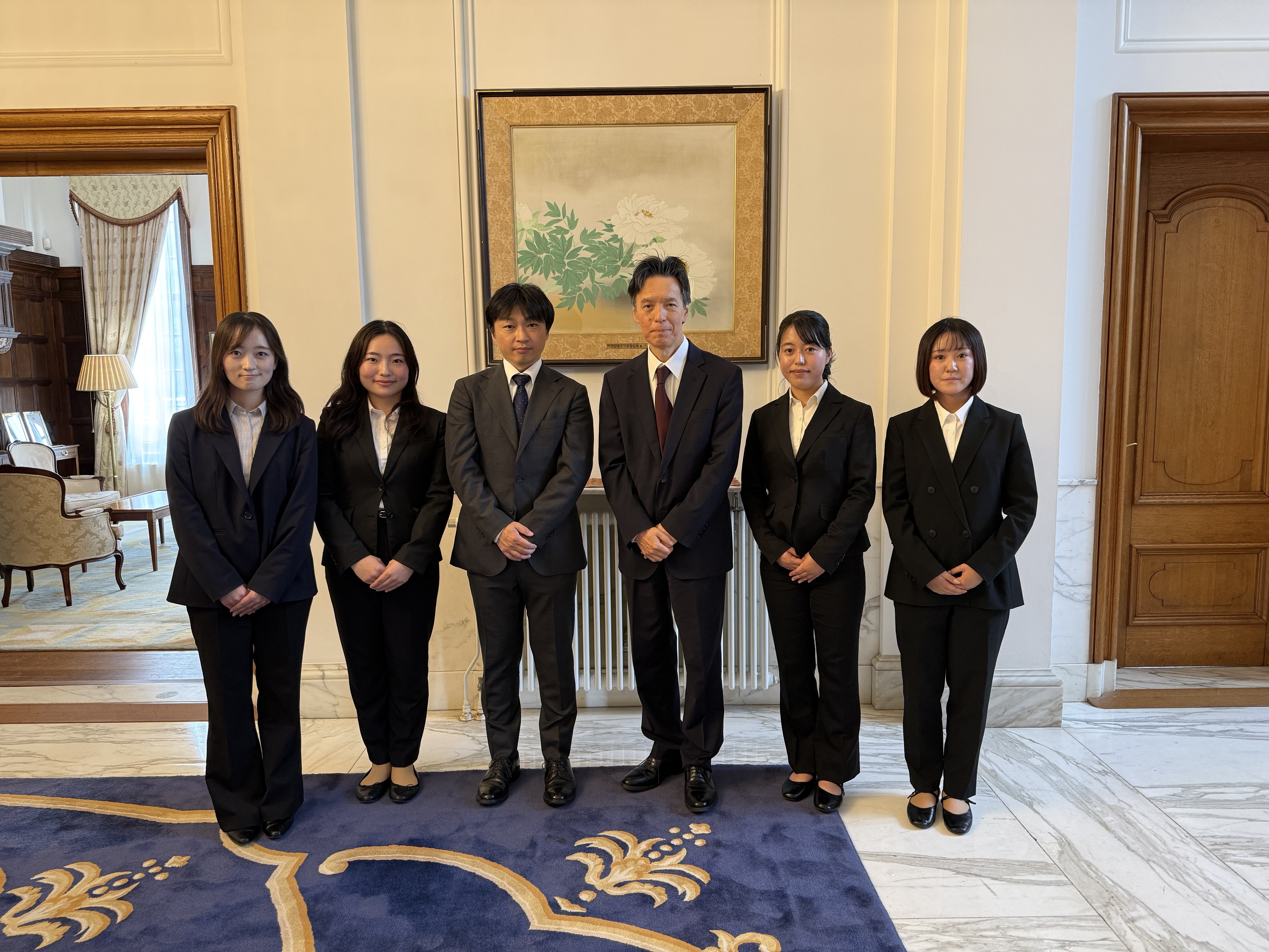 オランダの大使公邸にて、道井緑一郎大使との写真