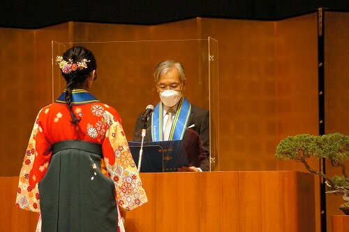 卒業生たちの写真5